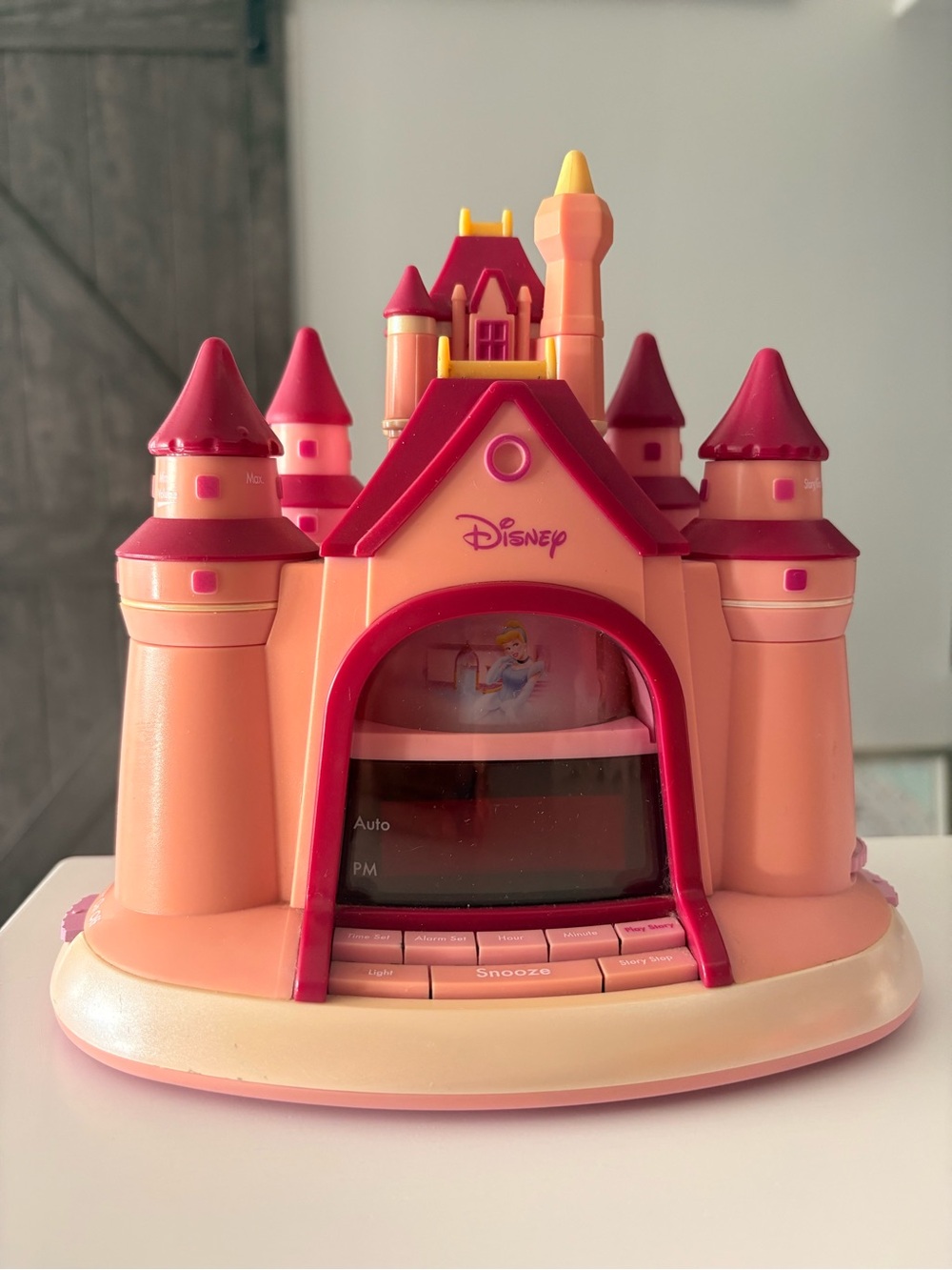 VNTG Disney Princess Castle Storytelling Alarm Clock/Radio Pink Kids P350ACR